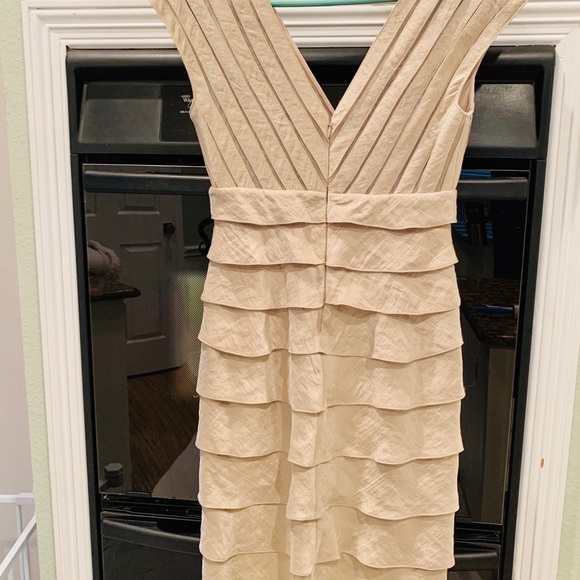 Classic dress - Picture 2 of 4